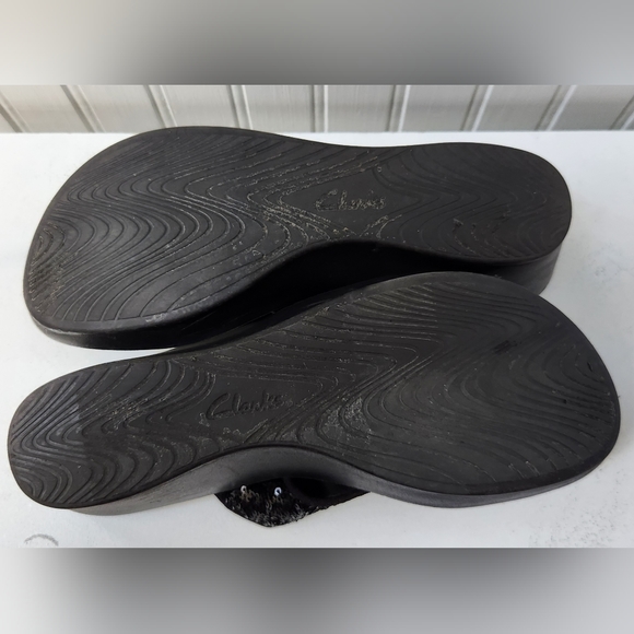 CLARKS Black Sequin Slip-On Wedge Sandals EUC - Picture 6 of 6